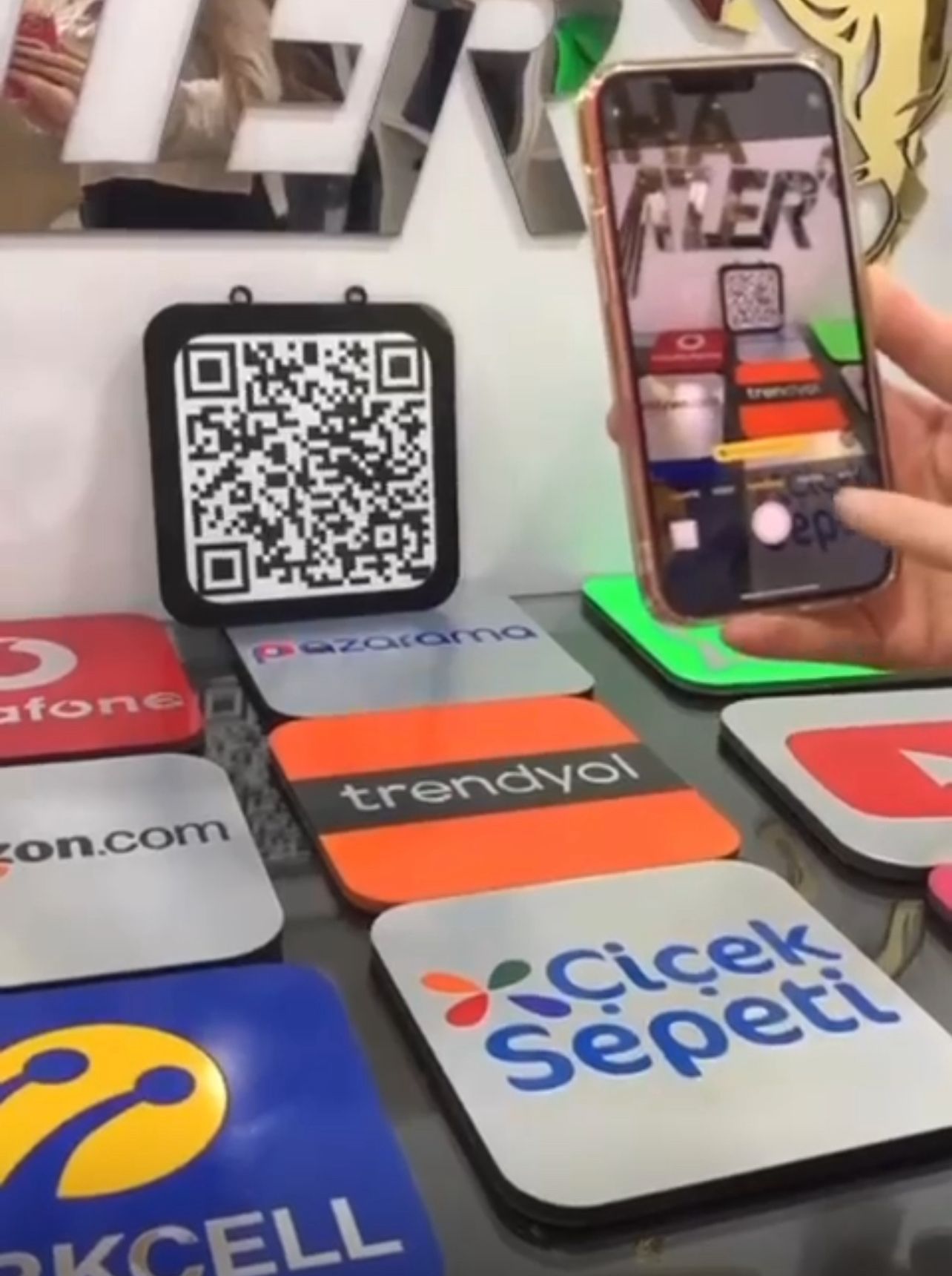 QR Kod Askılı Dekor